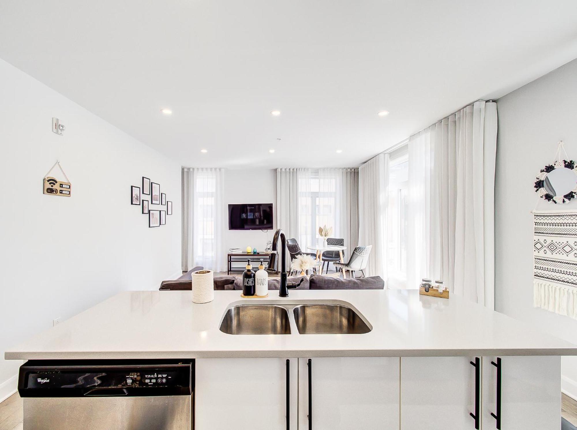 Glamorous 2-bedroom In Downtown 206 * Montréal