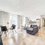 Glamorous 2-Bedroom Condo In Downtown Montreal 206