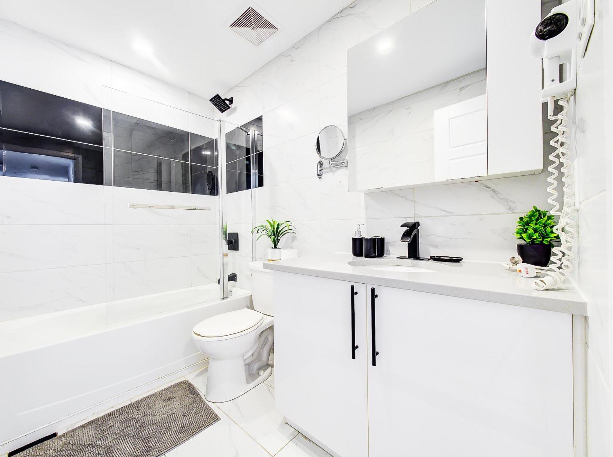 Glamorous 2-bedroom In Downtown 206